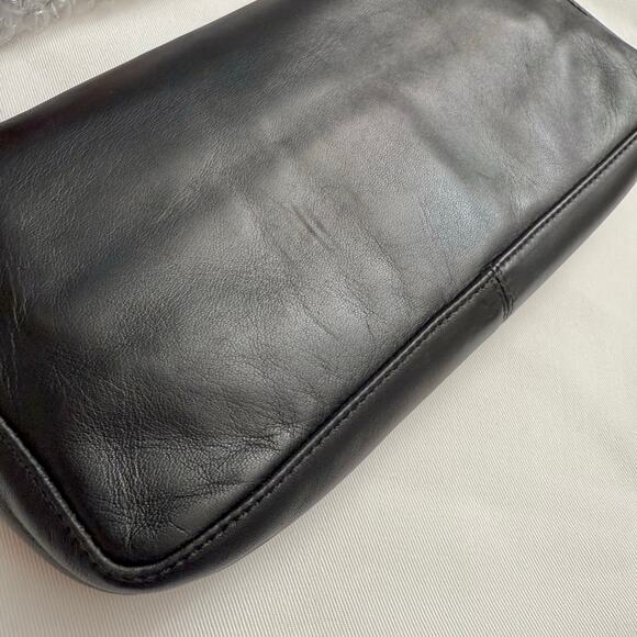 Fendi Vintage Leather Shoulder Bag in Black with Silver Logo Bar Authentic - Picture 7 of 16